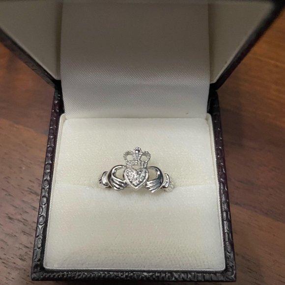 Claddagh Diamond Ring 14K